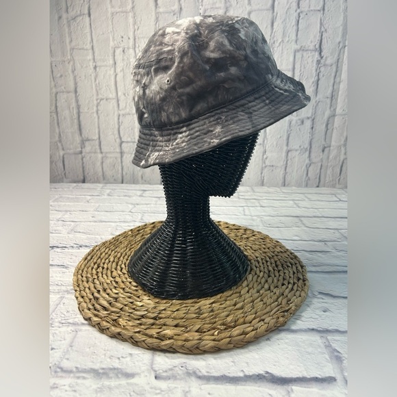 Accessories - Gray Tie-Dye Bucket Hat